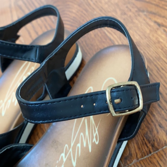 Cathy Dior Sandals - Picture 7 of 9